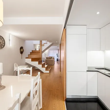 Modern 2-bedroom In The Historic Center * Брага